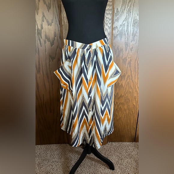 Sugarlips Dresses & Skirts - NWT Sugarlips from Lulu’s Button Front Midi Skirt